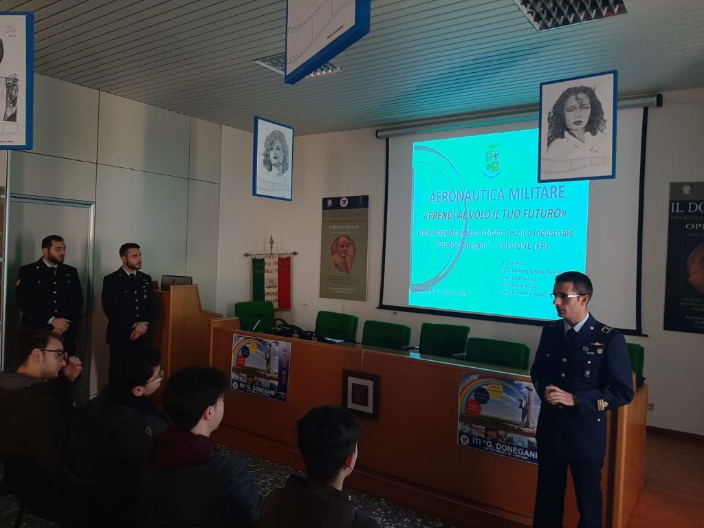Gli studenti del Donegani incontrano l’Aeronautica Militare